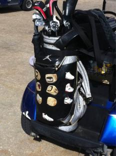 michael-jordan-6-rings-golf-bag-01.jpg